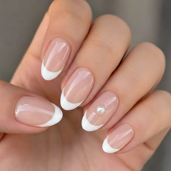 Medium Oval Sheer Pink White French Pearl Nails, Glossy — Nails for Wedding