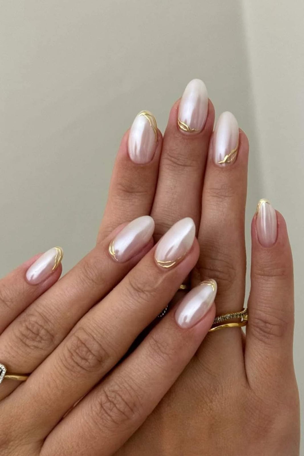 Pearlescent White Chrome Gold Line Nails — Nails for Wedding