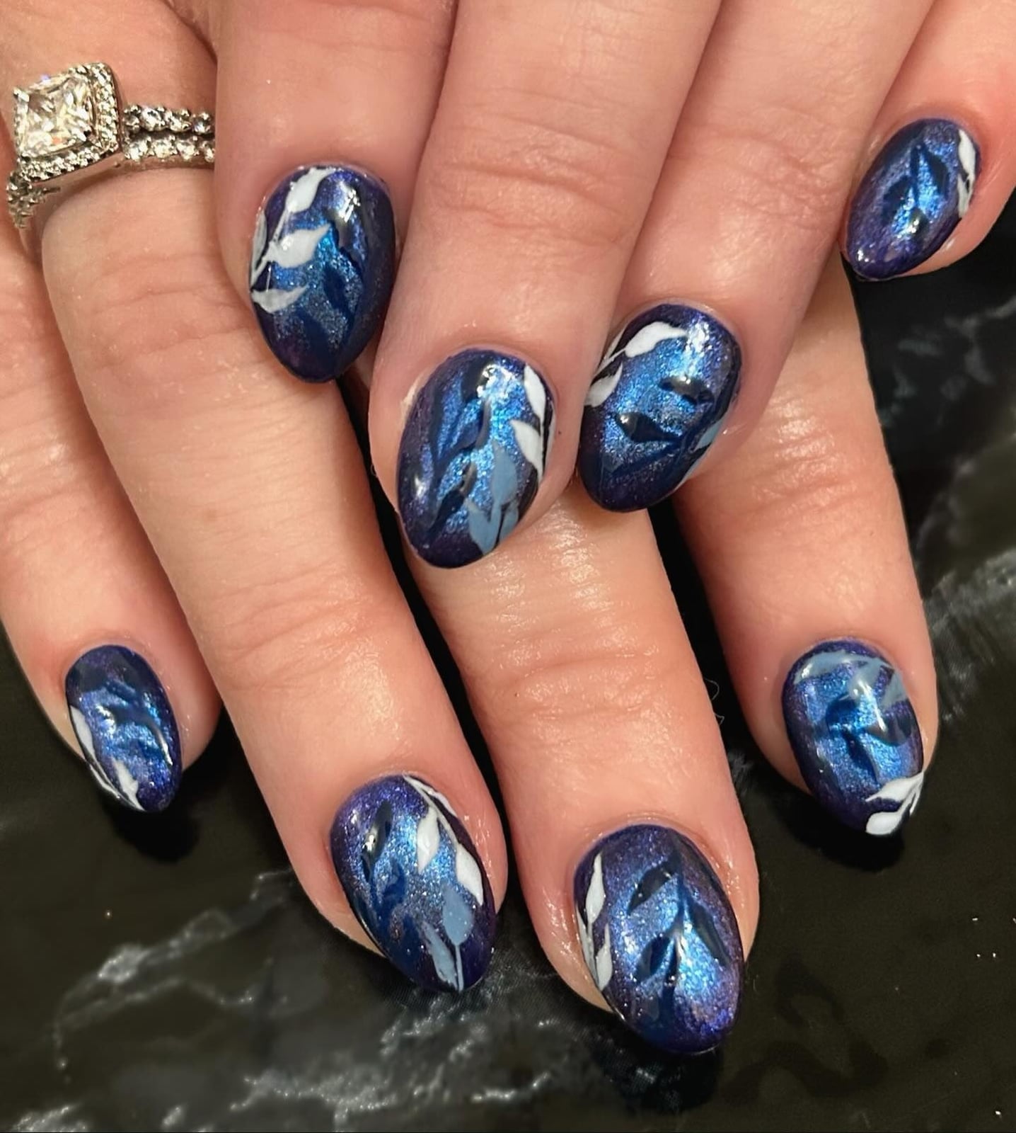 Short Oval Abstract Metallic Shimmer — Navy Nails