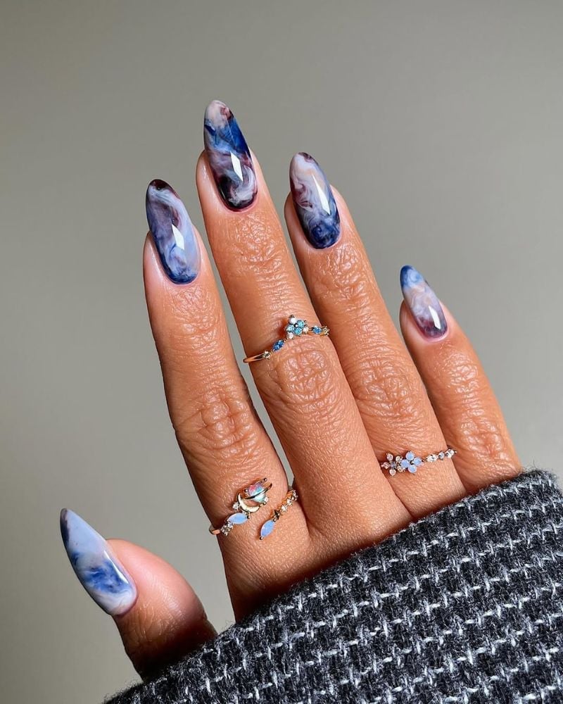 Long Almond Marble Navy Burgundy — Navy Nails