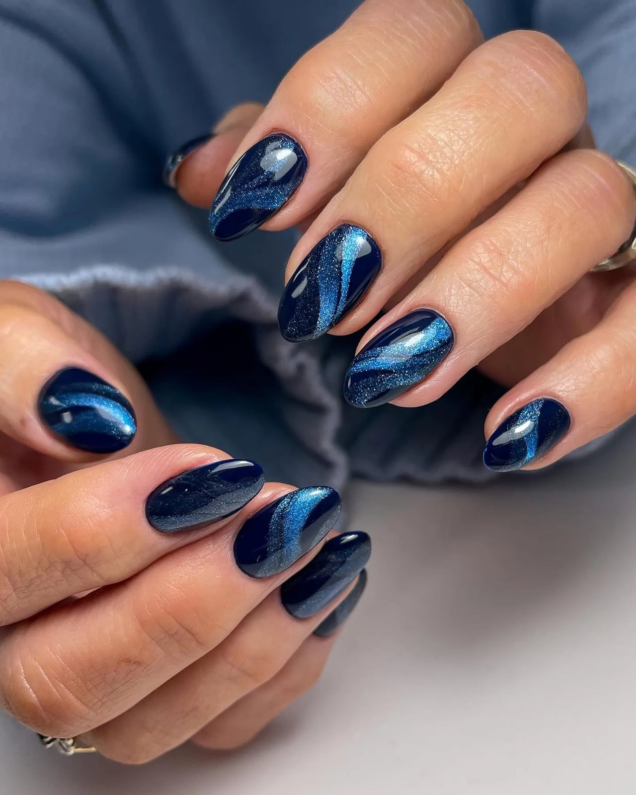 Medium Almond Navy Cat Eye — Navy Nails