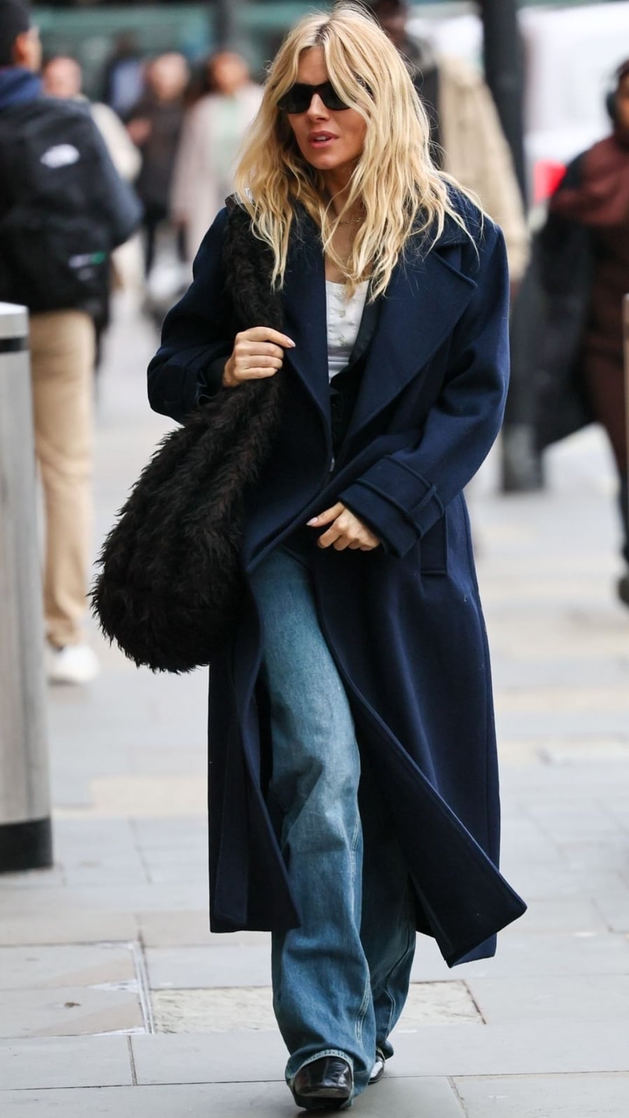 Long Navy Wool Coat Over Jeans — Navy Outfits