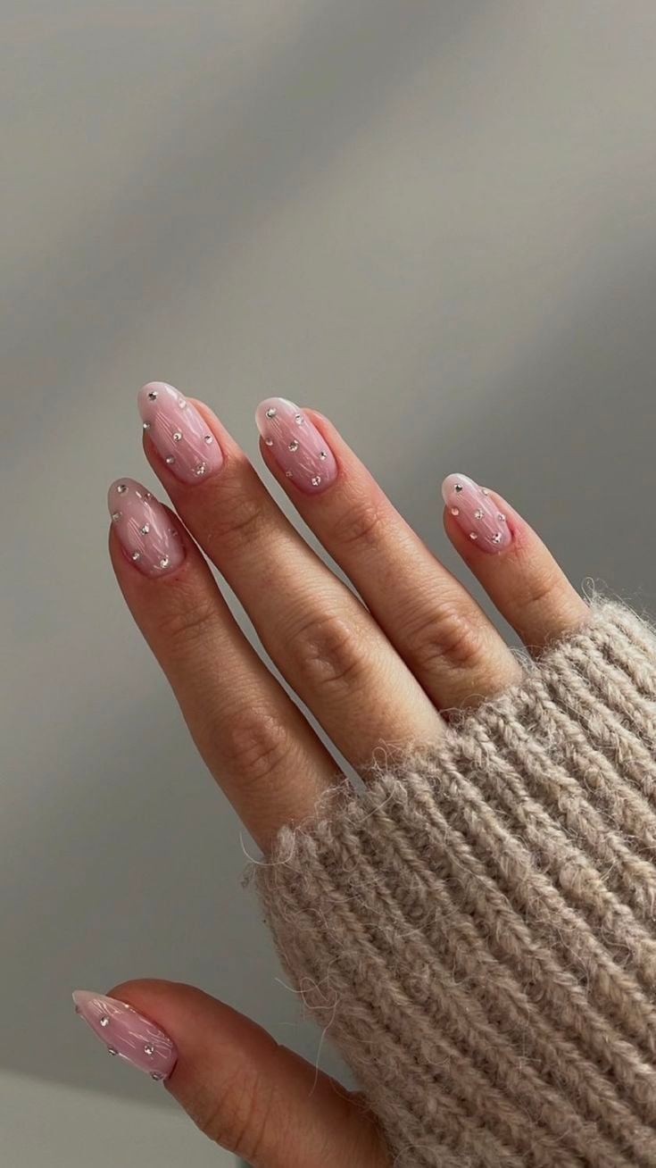 Medium Oval Pink Rhinestone Star Pattern — New Years Eve Nails