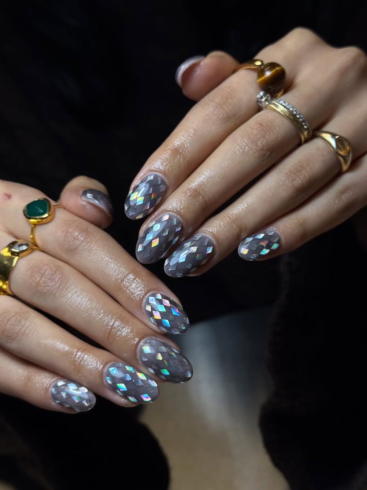 Medium Oval Gray Geometric Mosaic Nails — New Years Eve Nails