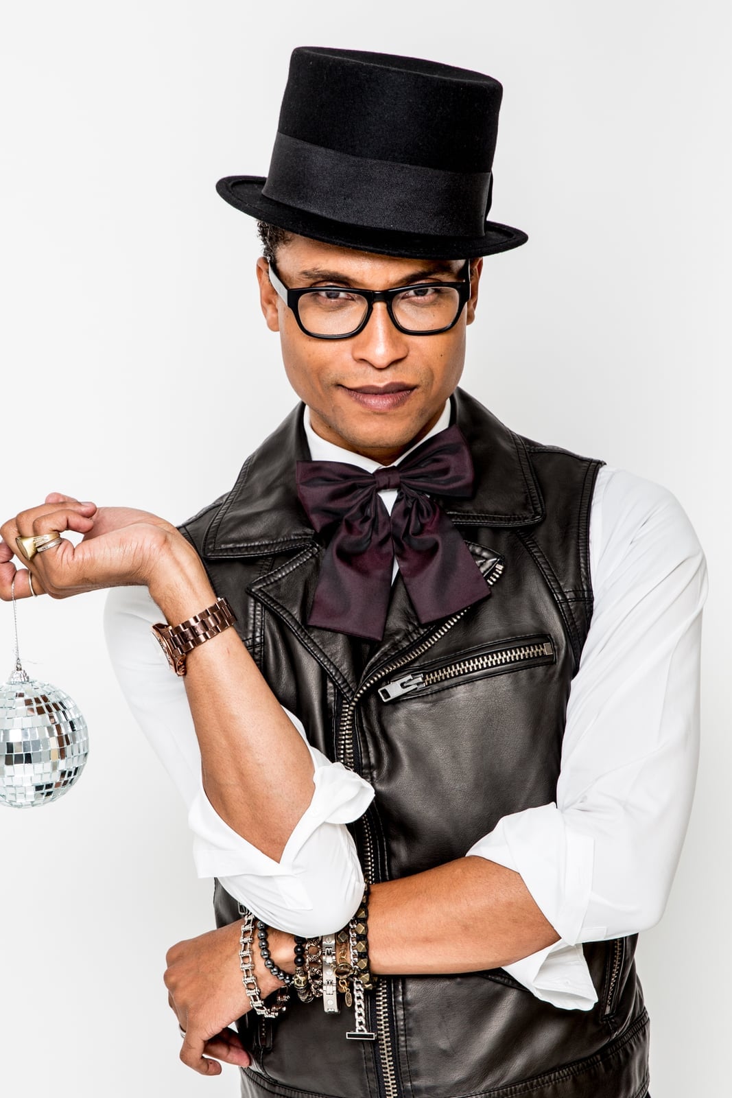 Black Leather Vest and Top Hat for Festive Party — New Years Eve Outfits Men