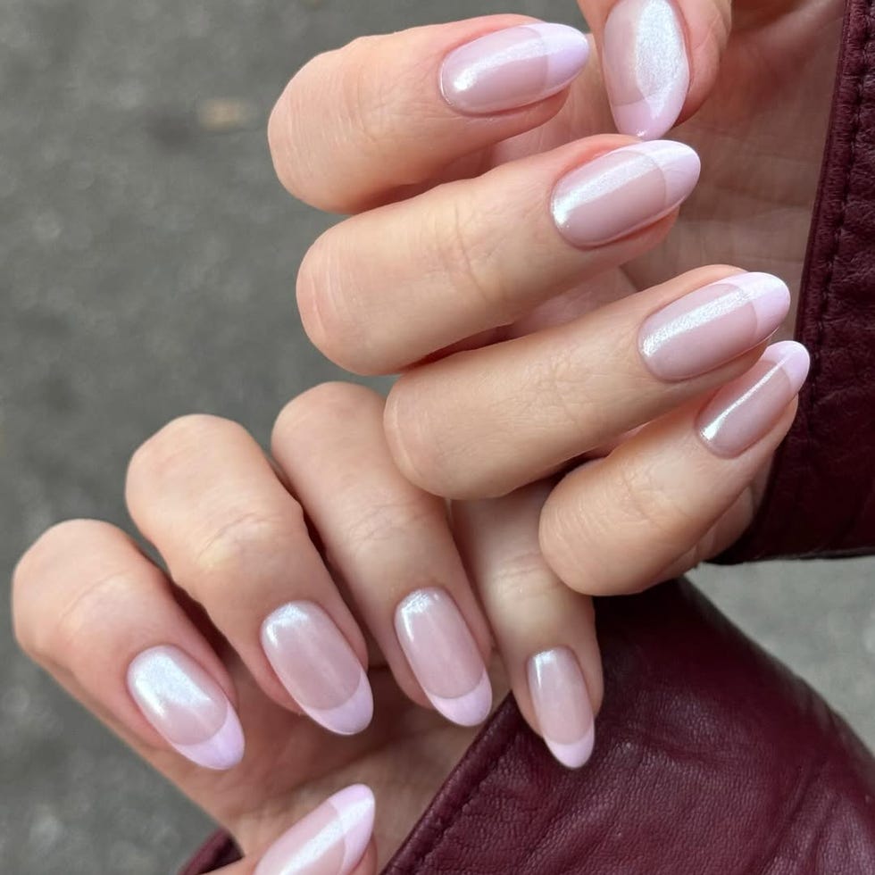Shimmering Nude Chrome Short Almond Nails — Nude Chrome Nails