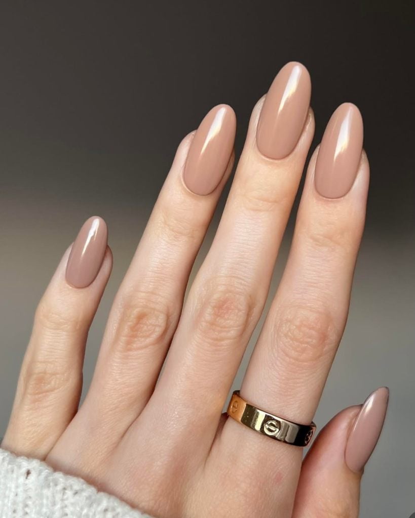 Warm Beige Brown Oval Nails, овал — Nude Nails