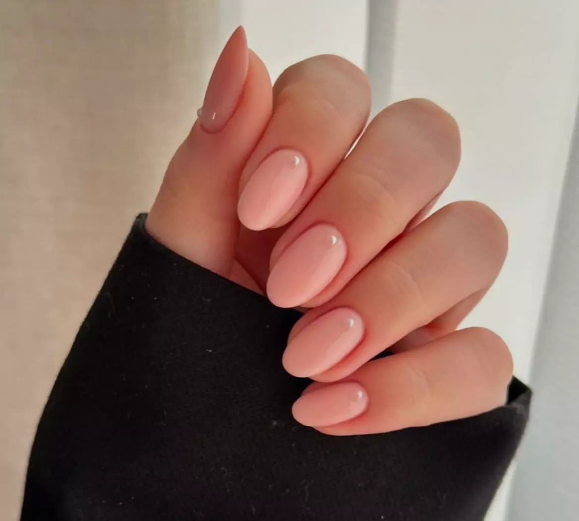 Soft Peachy Pink Nude Almond Nails, миндаль — Nude Nails