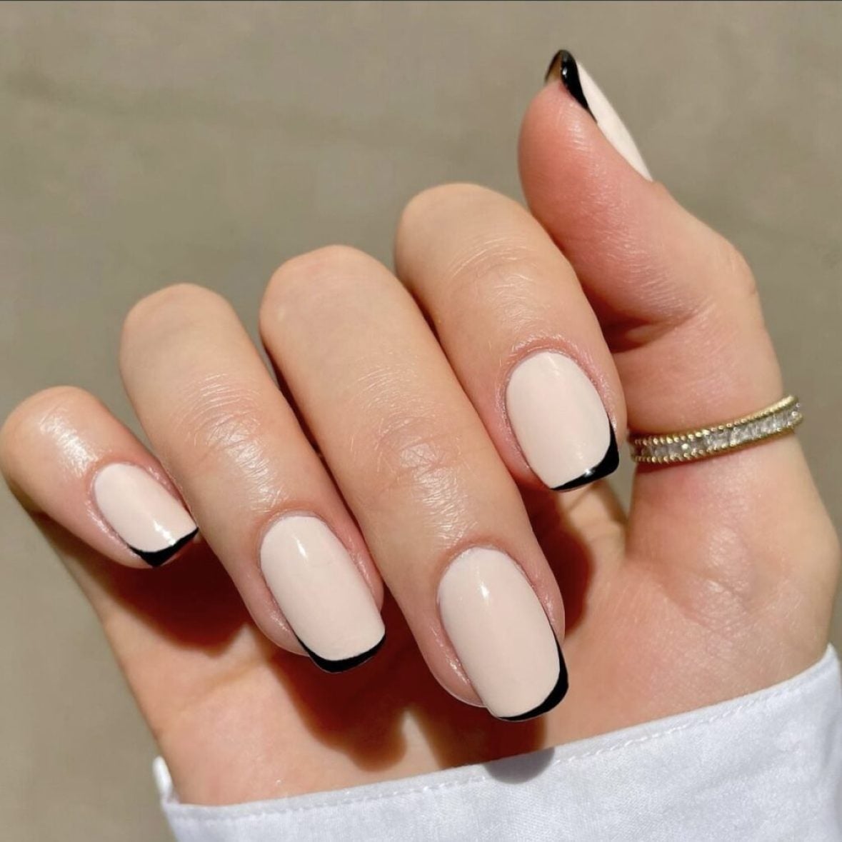 Black French Tip Short Almond Nails With короткий миндаль Black French Tip Short Almond Nails With короткий миндаль — Office Nails