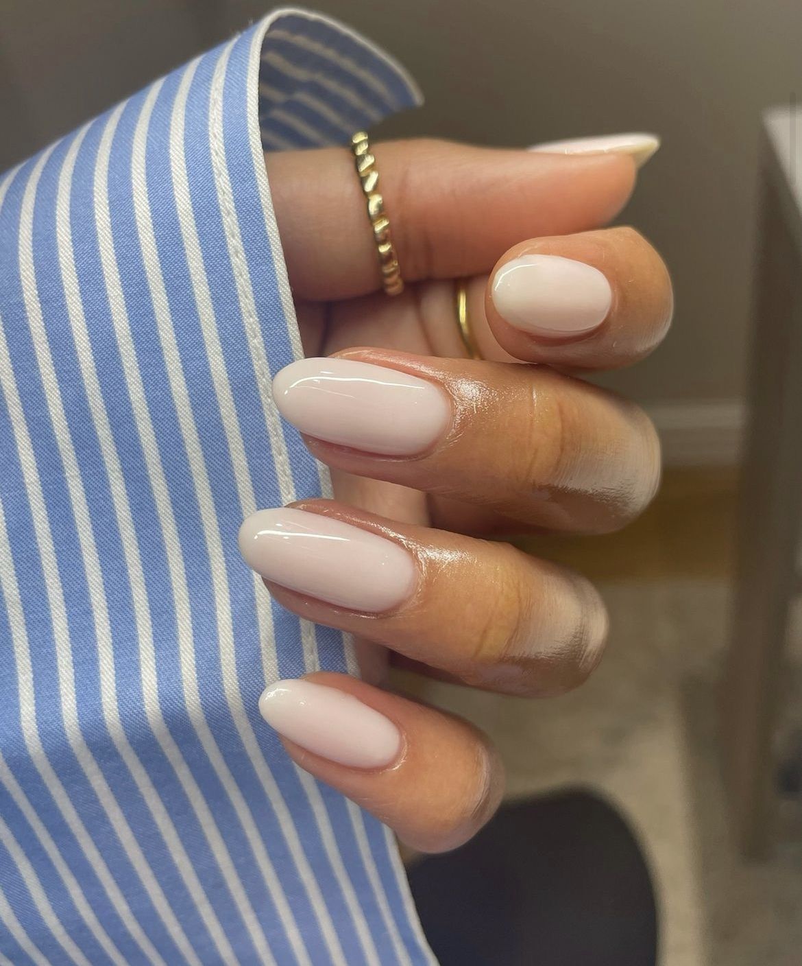 Pale Milky Pink Glossy Short Oval Nails With Highlighting The Clean Pale Milky Pink Glossy Short Oval Nails With Highlighting The Clean — Office Nails