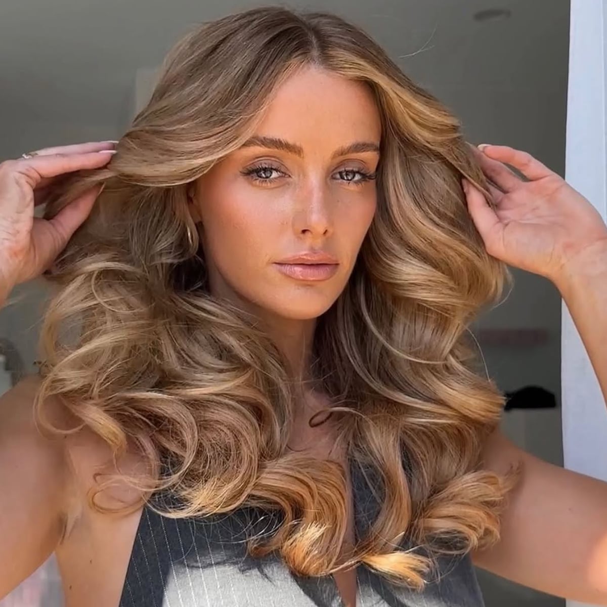 Collarbone Ash Blonde With Voluminous Blowout Collarbone Ash Blonde With Voluminous Blowout — Old Money Blonde
