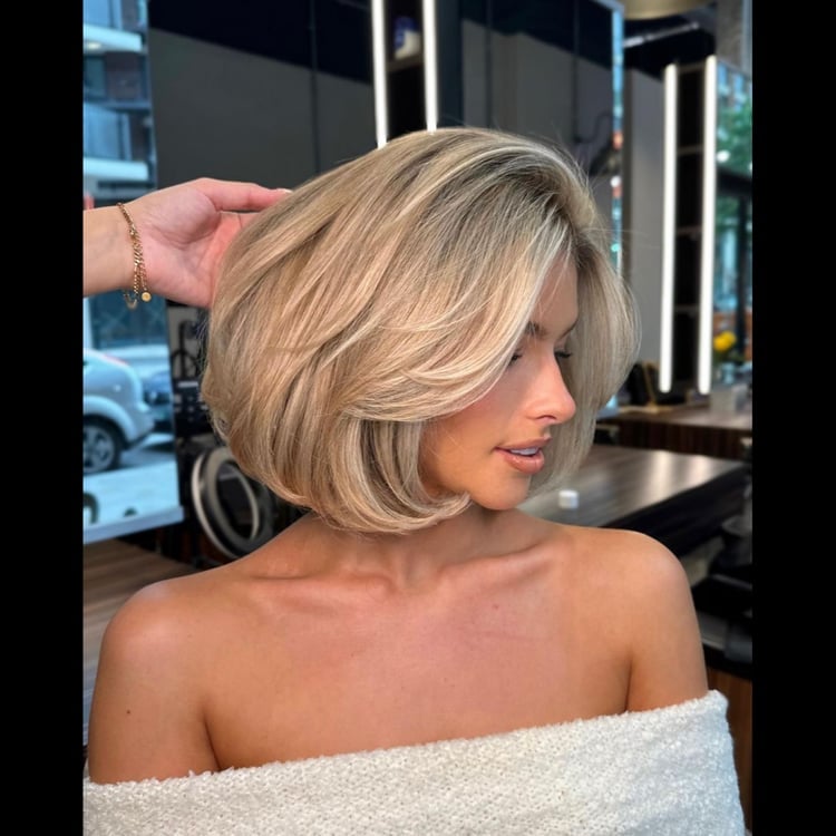 Collarbone Ash Blonde With Glossy Blowout and Curtain Bangs Collarbone Ash Blonde With Glossy Blowout and Curtain Bangs — Old Money Blonde
