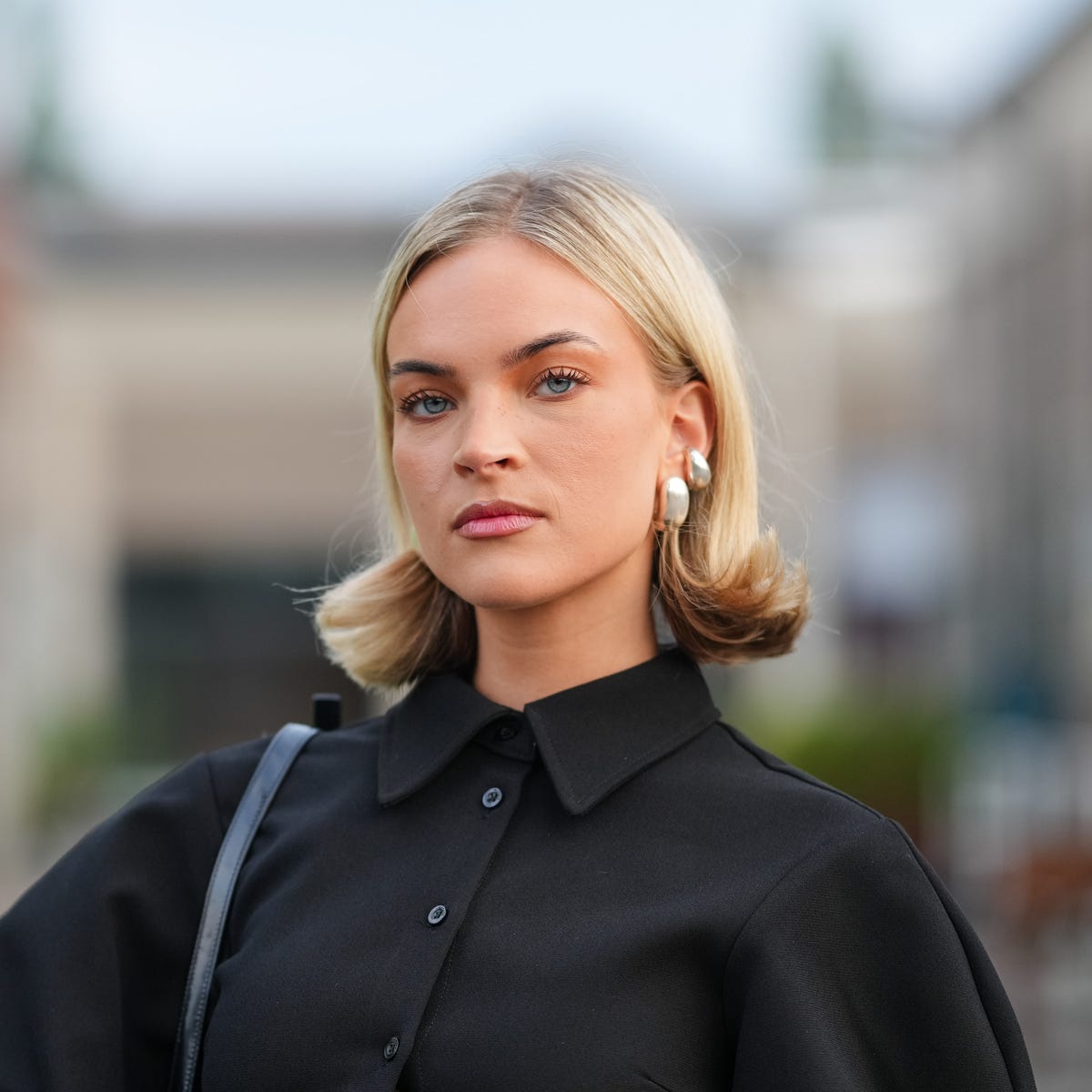 Chin Length Ash Blonde Blunt Bob With Blunt Bangs Chin Length Ash Blonde Blunt Bob With Blunt Bangs — Old Money Blonde