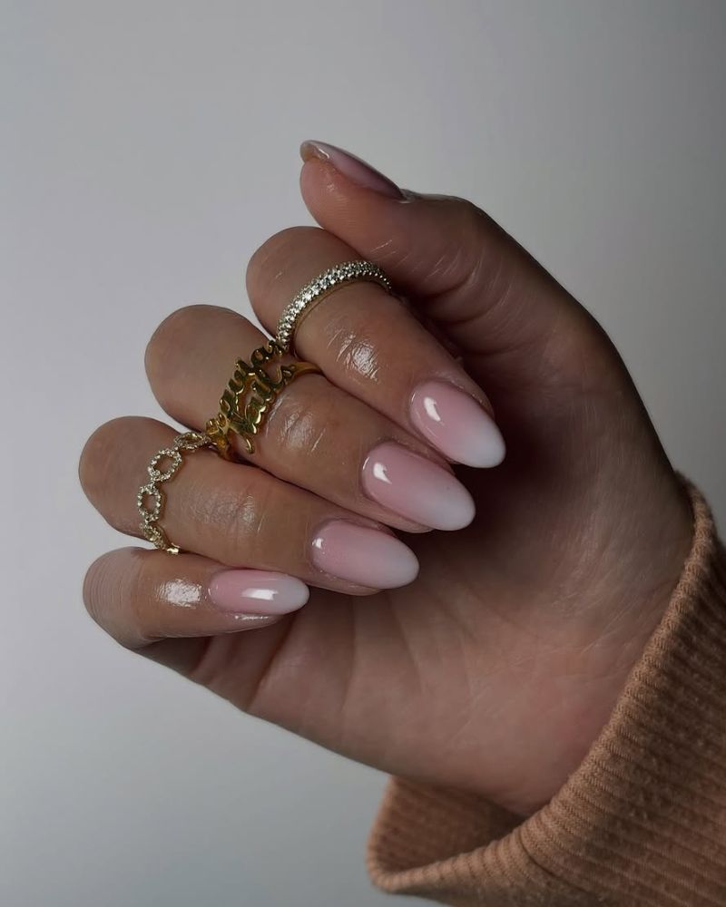 Classic French Ombré Short Almond Nails, Glossy Classic French Ombré Short Almond Nails, Glossy — Ombré Nails