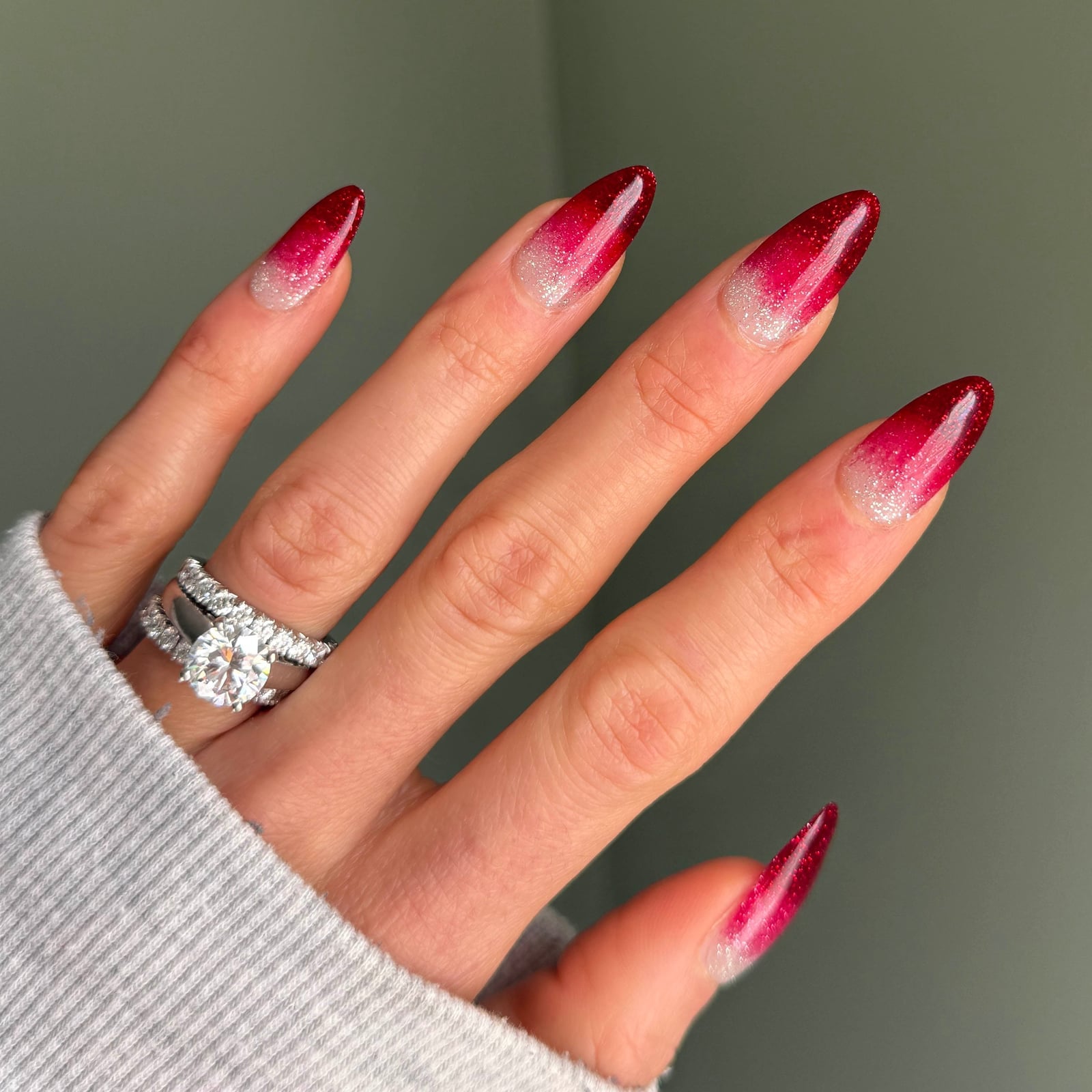 Red Pink Glitter Ombré Medium Almond Nails Red Pink Glitter Ombré Medium Almond Nails — Ombré Nails