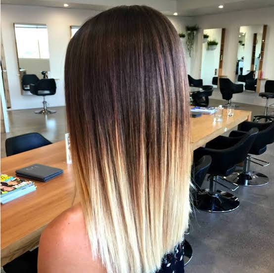 Collarbone Straight Cut With Sharp Dark Brown To Blonde Ombre Collarbone Straight Cut With Sharp Dark Brown To Blonde Ombre — Ombre Hair