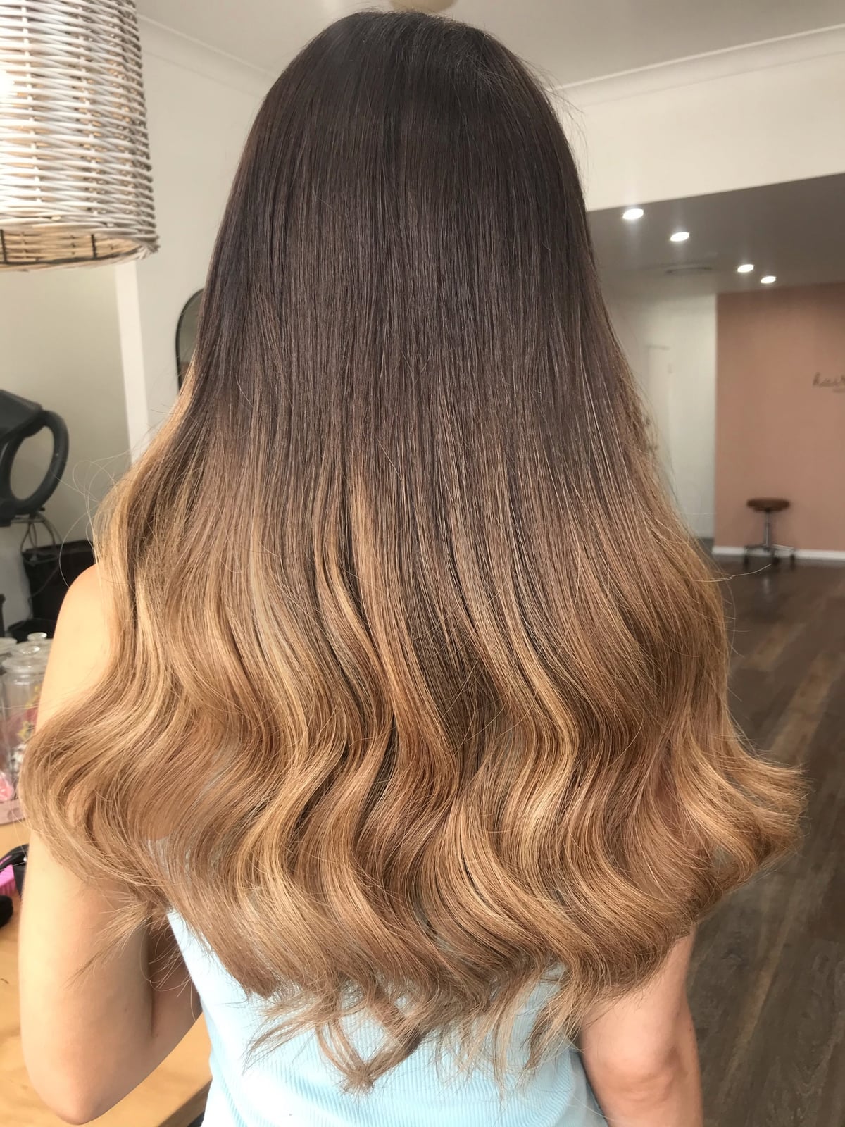 Mid-Back Wavy Blowout With Seamless Blonde Ombre Mid-Back Wavy Blowout With Seamless Blonde Ombre — Ombre Hair