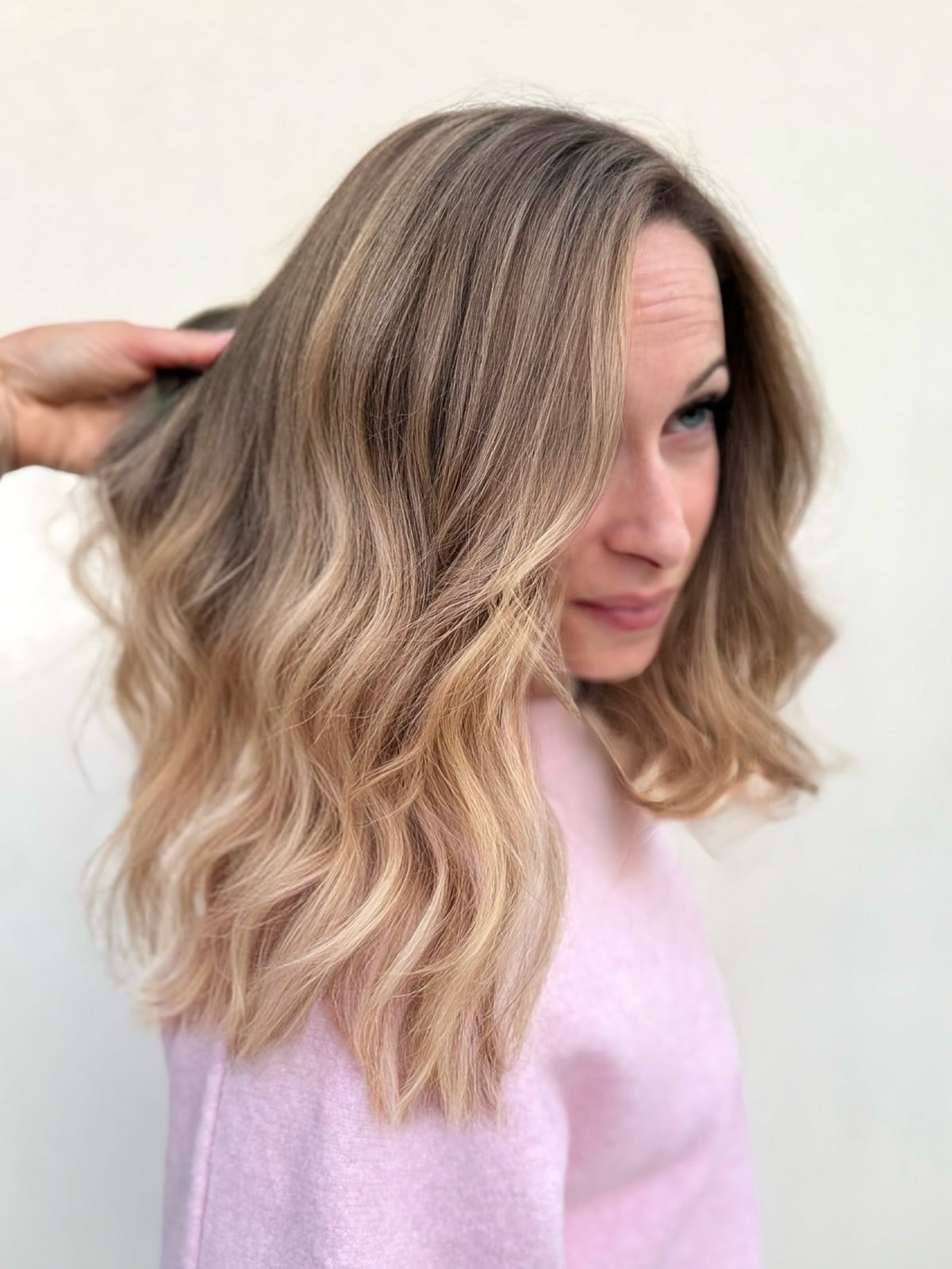 Collarbone Dark Blonde With Lighter Blonde Ombre Collarbone Dark Blonde With Lighter Blonde Ombre — Ombre Hair