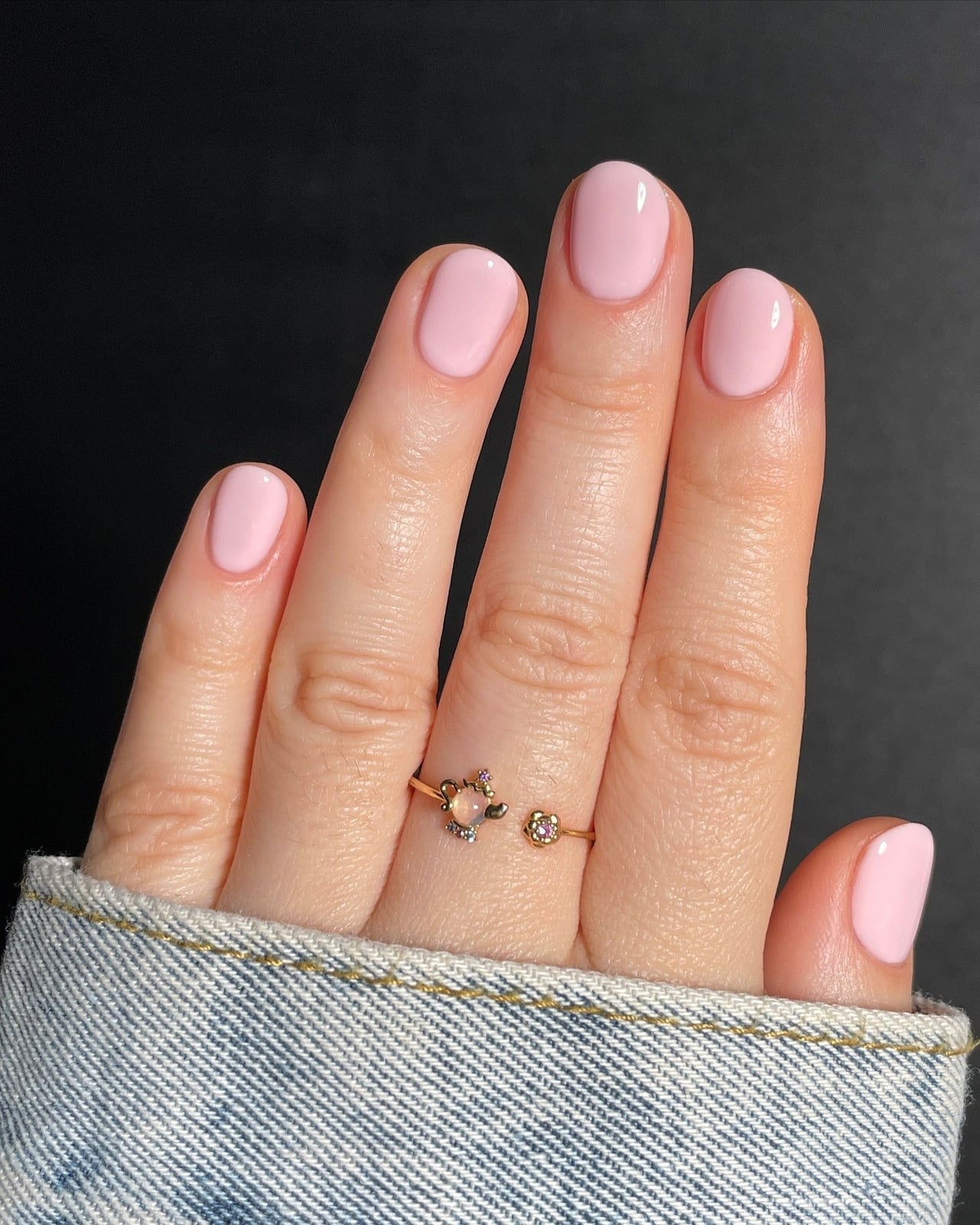 Short Oval Uniform Light Pink Nails, Glossy Short Oval Uniform Light Pink Nails, Glossy — One Color Nails