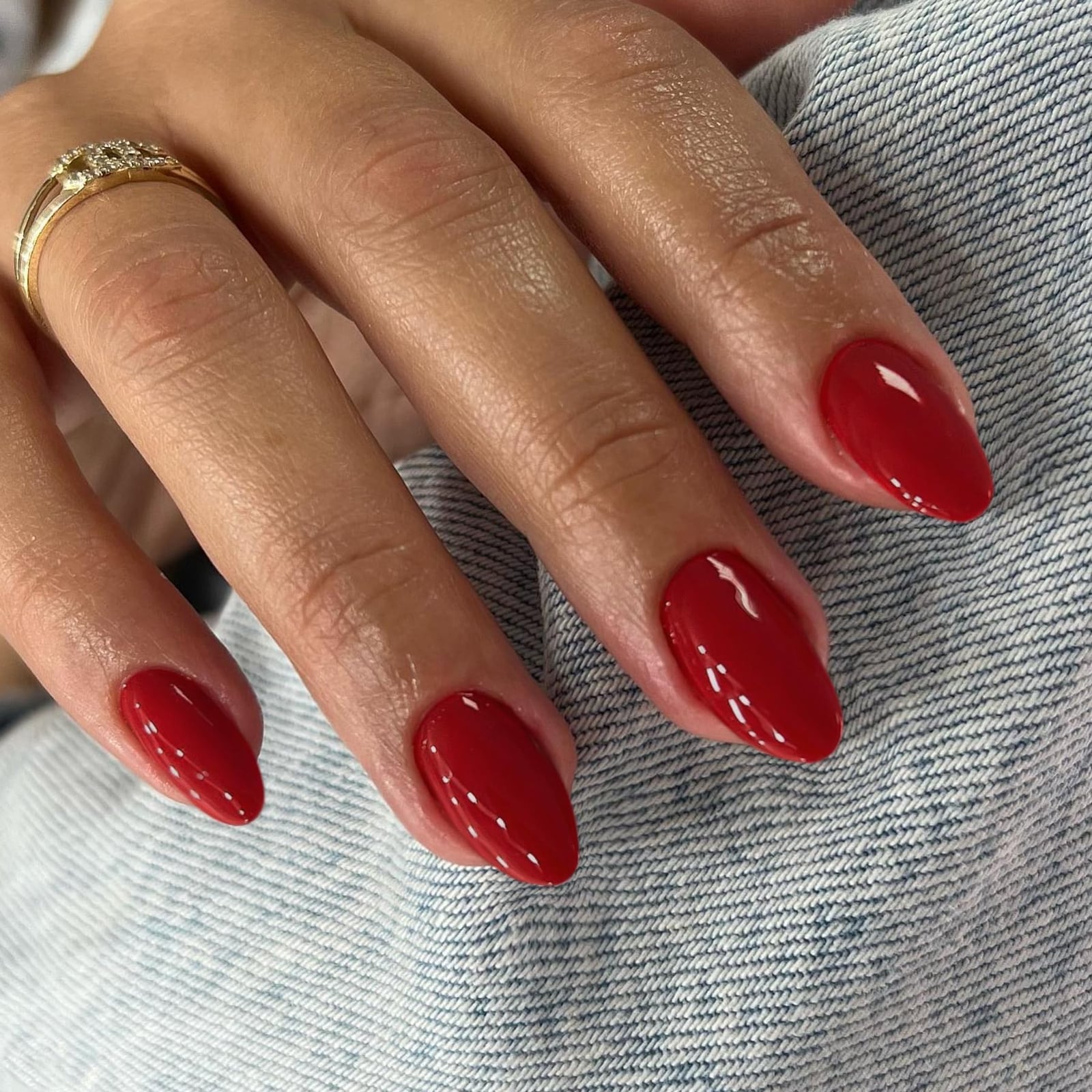 Short Oval Vibrant True Red Nails Short Oval Vibrant True Red Nails — One Color Nails