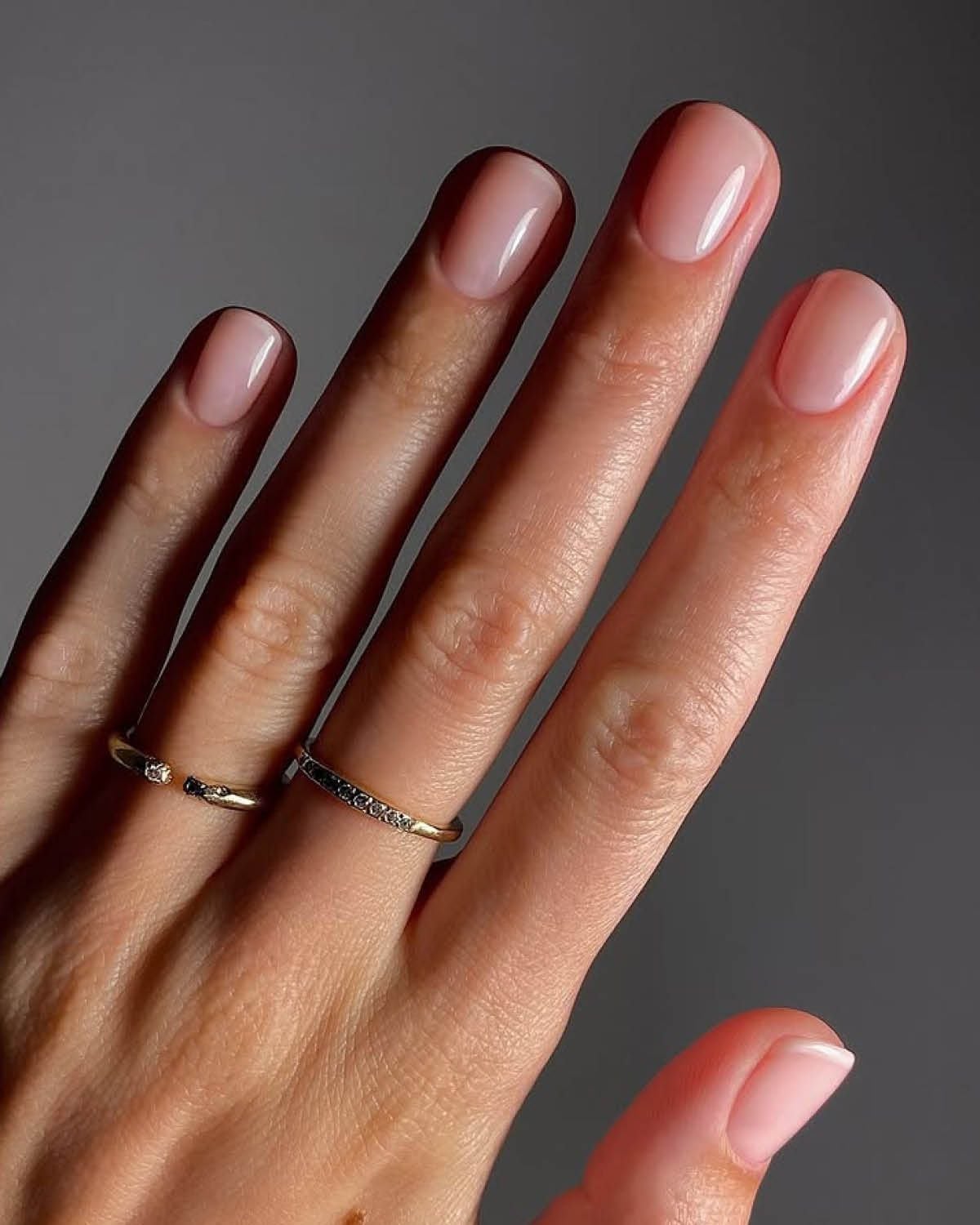 Short Oval Iridescent Pink Gold Chrome Nails Short Oval Iridescent Pink Gold Chrome Nails — One Color Nails