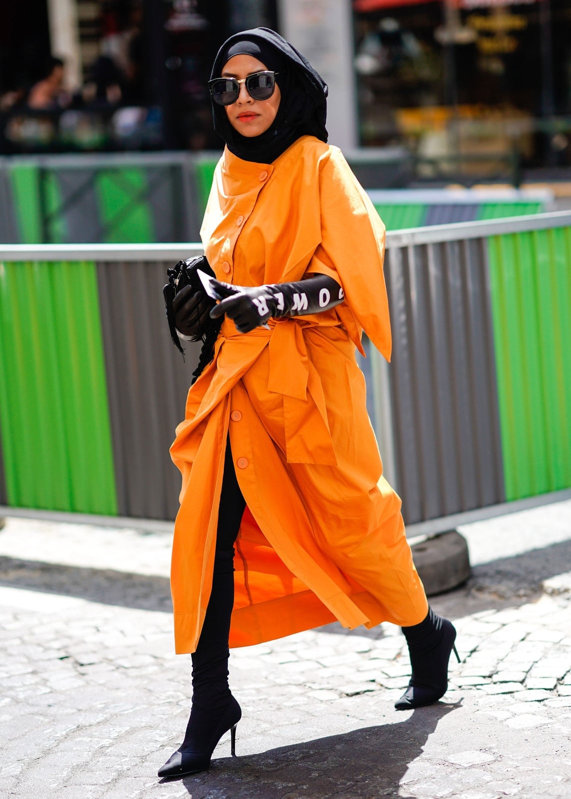 Oversized Orange Shirt Dress with Leggings and Pointed-Toe Ankle Boots Oversized Orange Shirt Dress with Leggings and Pointed-Toe Ankle Boots — Orange Outfits
