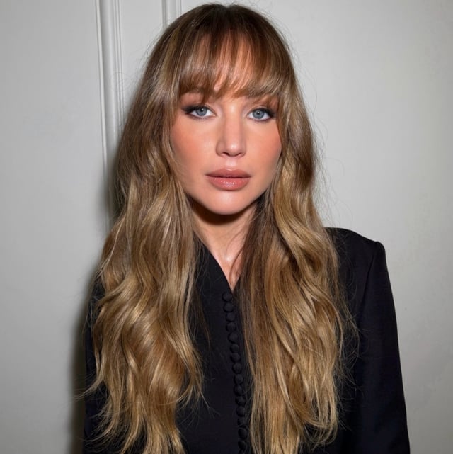 Mid-Back Ash Blonde Waves With Curtain Bangs Mid-Back Ash Blonde Waves With Curtain Bangs — Outfit Hair