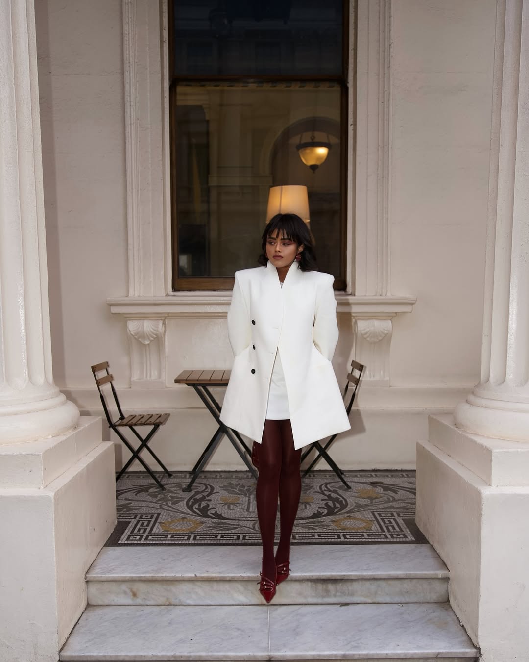 Burgundy Tights with a White Oversized Blazer Burgundy Tights with a White Oversized Blazer — Outfits with Tights