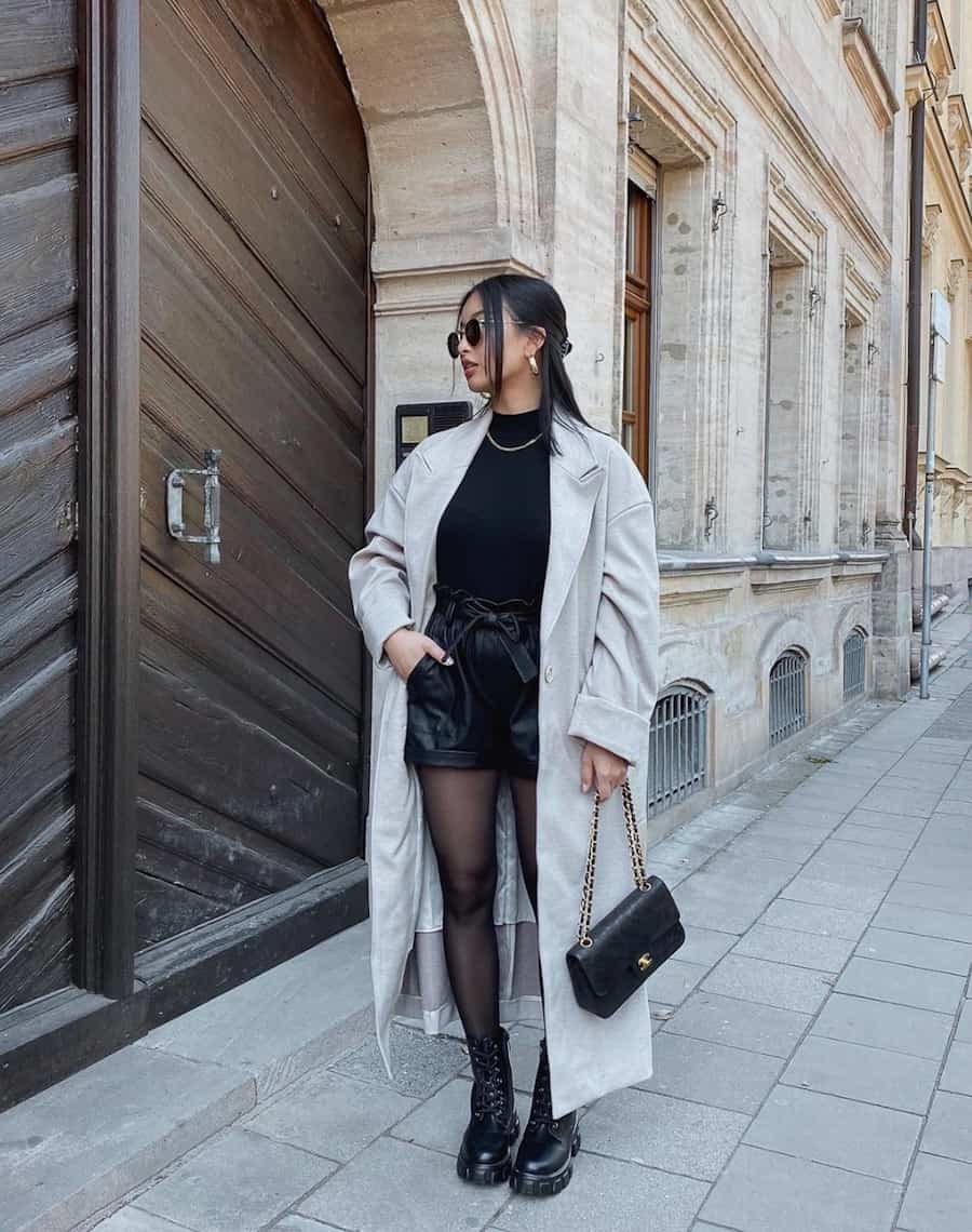 Black Tights with Leather Shorts and a Long Coat Black Tights with Leather Shorts and a Long Coat — Outfits with Tights