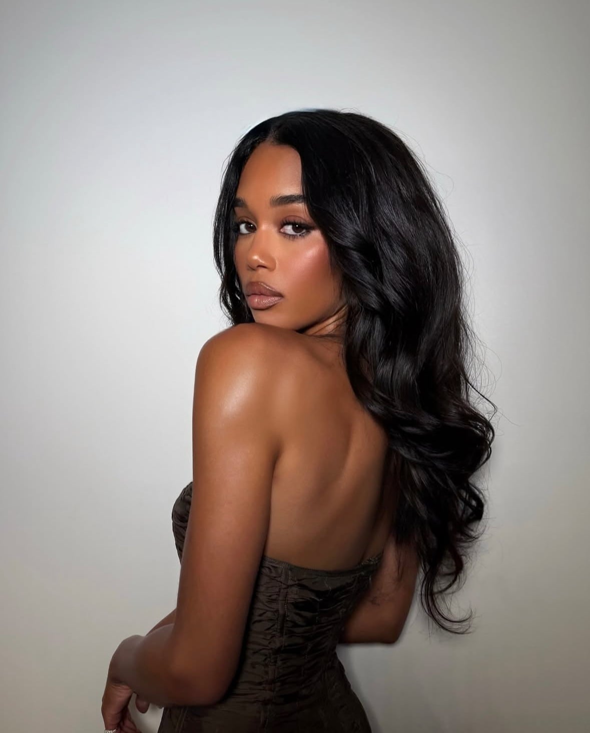 Mid-Back Layers With Loose Waves — Oval Face Haircuts