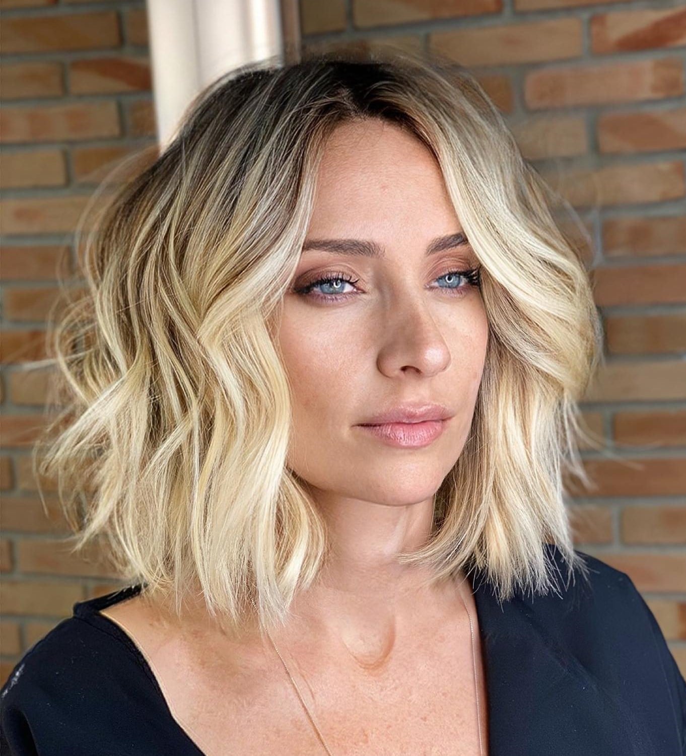 Collarbone Lob With Blonde Balayage — Oval Face Haircuts
