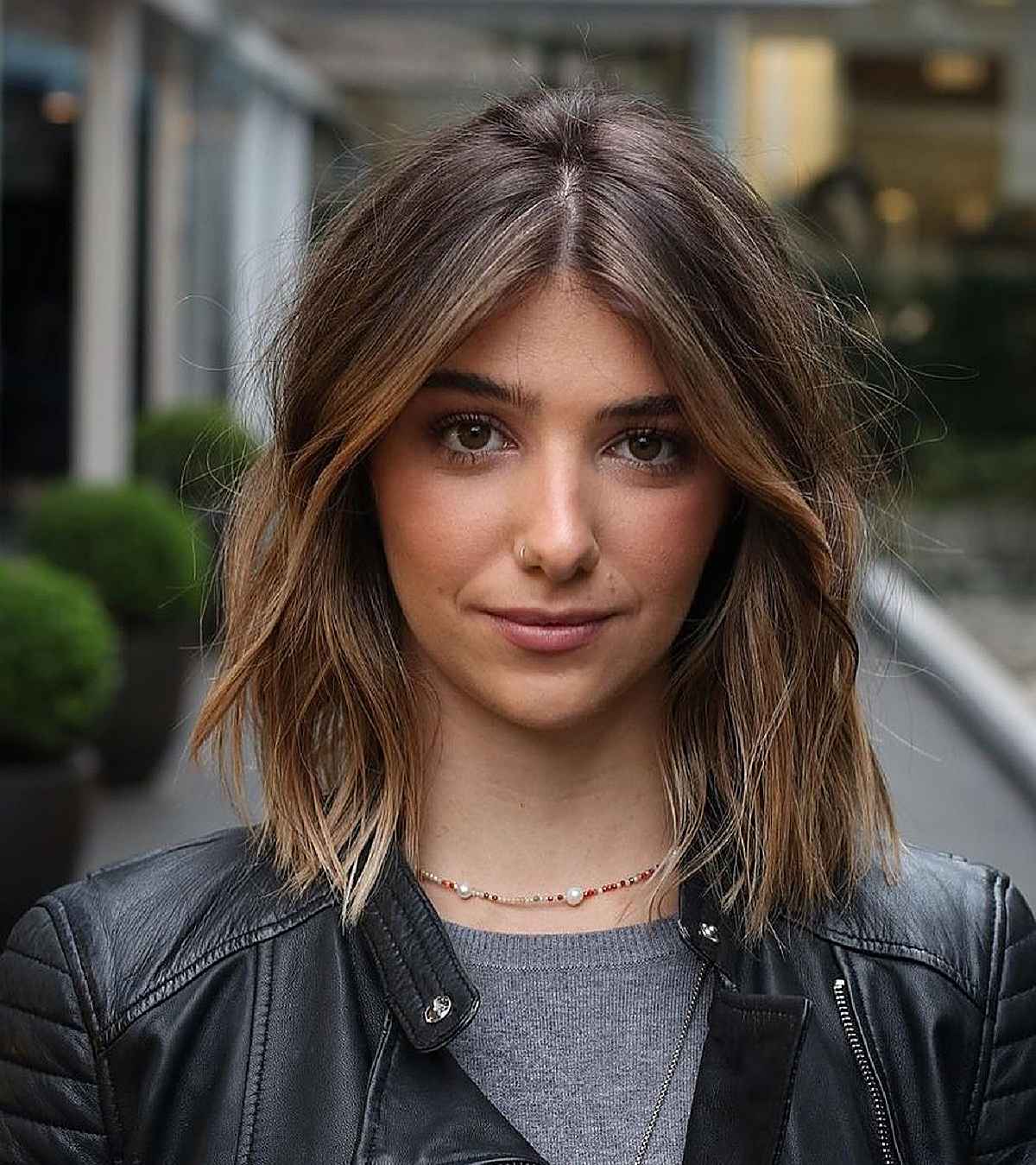 Collarbone Lob With Brunette Balayage, Wavy — Oval Face Haircuts