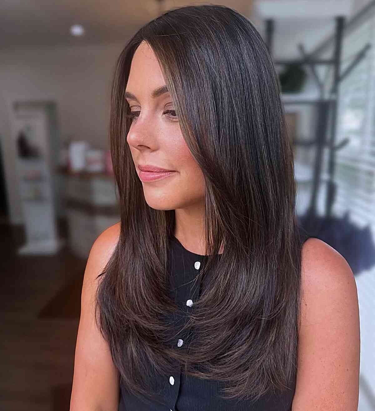 Collarbone Layered Lob With Balayage and Curtain Bangs — Oval Face Haircuts