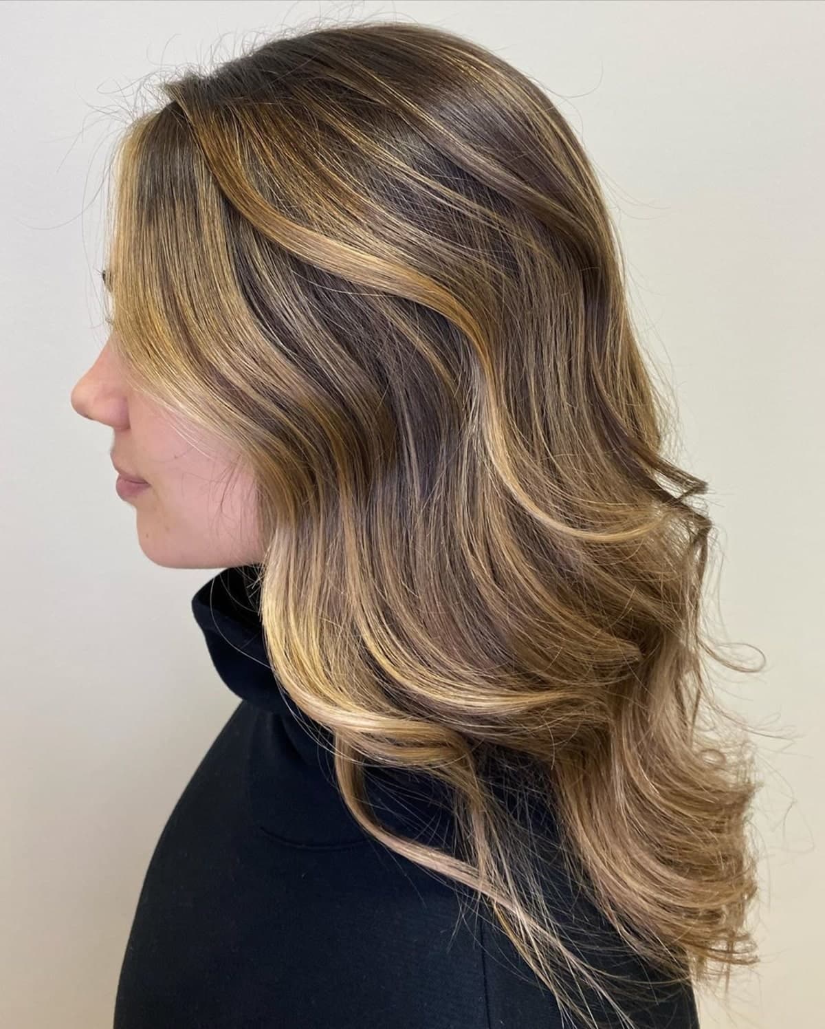 Medium Brown Base With Face-Framing Blonde Highlights — Partial Highlights