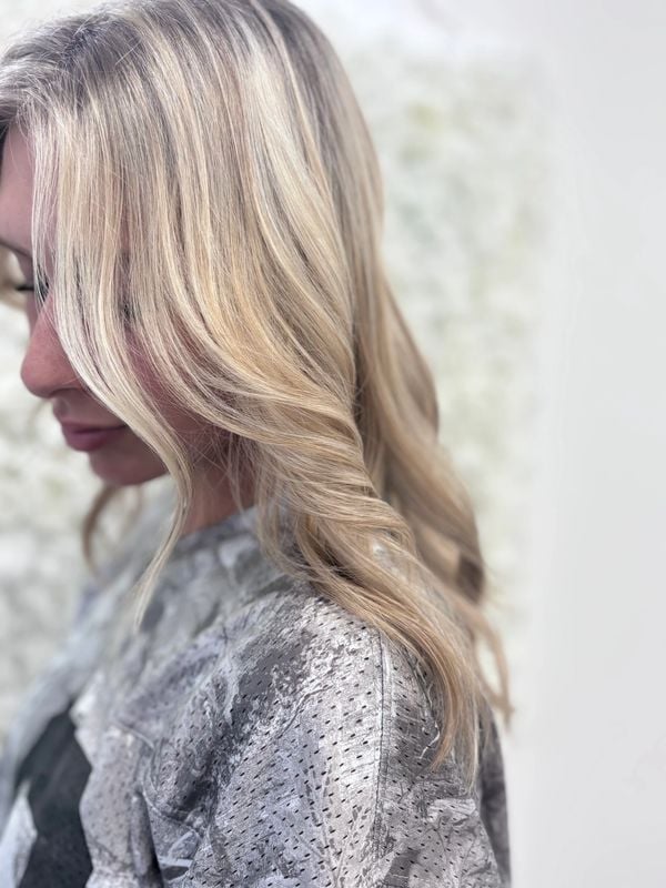 Ash Blonde Highlights On Dark Blonde Collarbone Lob With Curtain Bangs — Partial Highlights