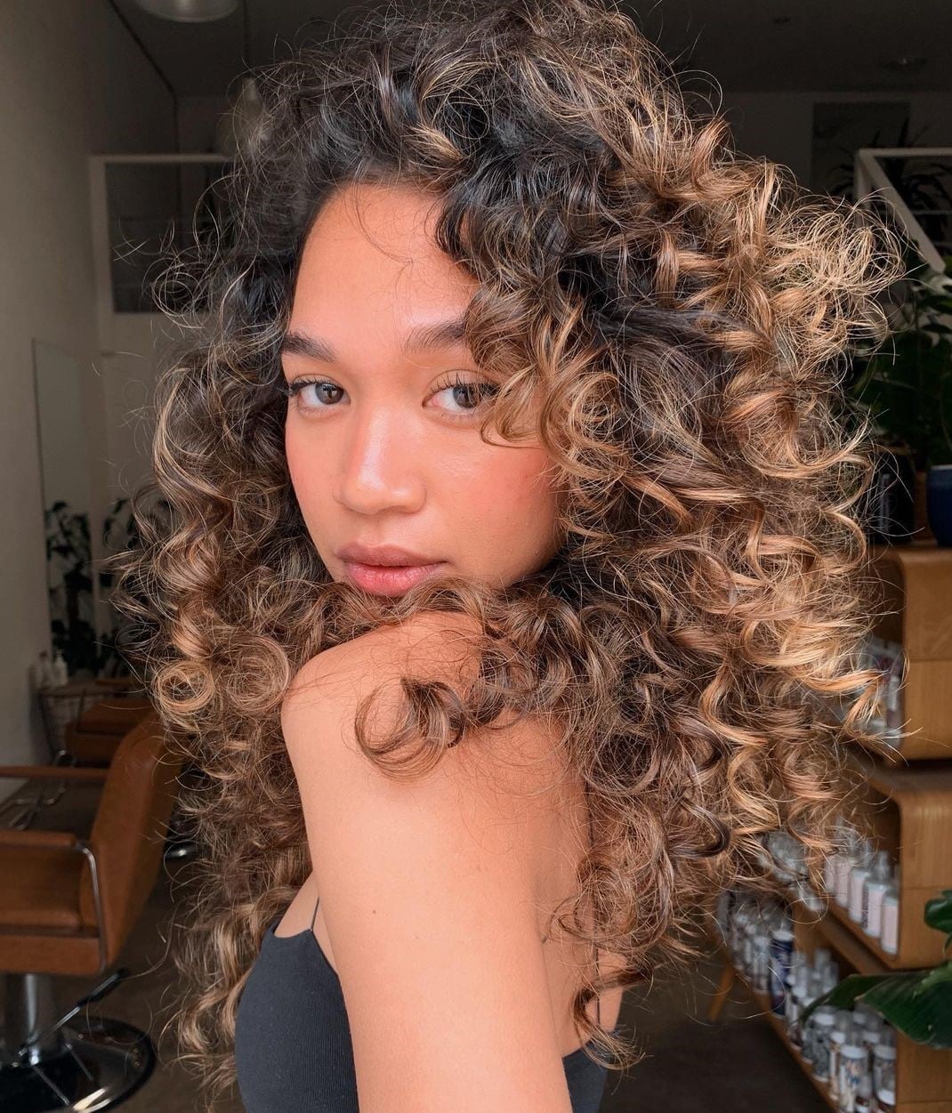 Thick Curly Dark Brown With Blonde Highlights — Partial Highlights