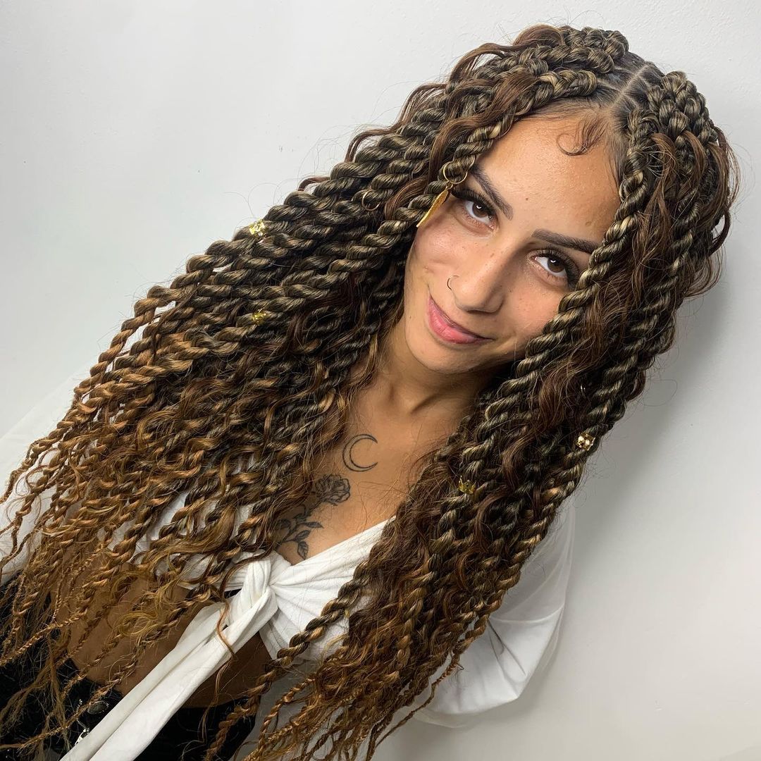 Wavy Dark Brown And Blonde Passion Twists With Accessories Wavy Dark Brown And Blonde Passion Twists With Accessories — Passion Twists Hairstyles