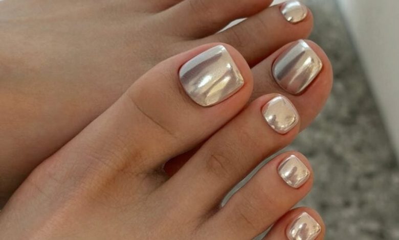 Chrome Toe Nail Ideas So Pretty You'll Book a Pedicure Immediately