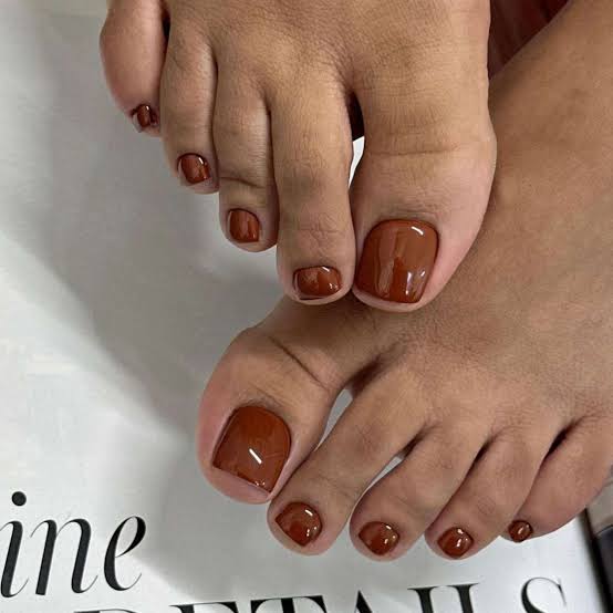 Medium Brown Glossy Short Square Pedicure, Close-Up Take Medium Brown Glossy Short Square Pedicure, Close-Up Take — Pedicure Nails