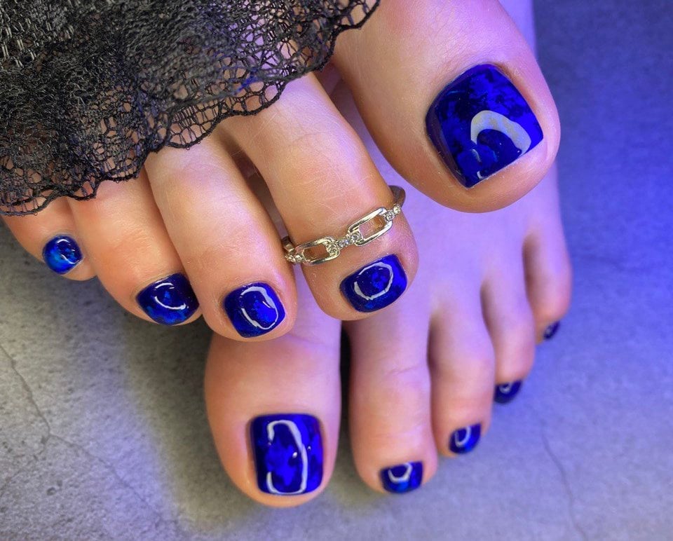 Royal Blue White Crescent Moon Pedicure Royal Blue White Crescent Moon Pedicure — Pedicure Nails