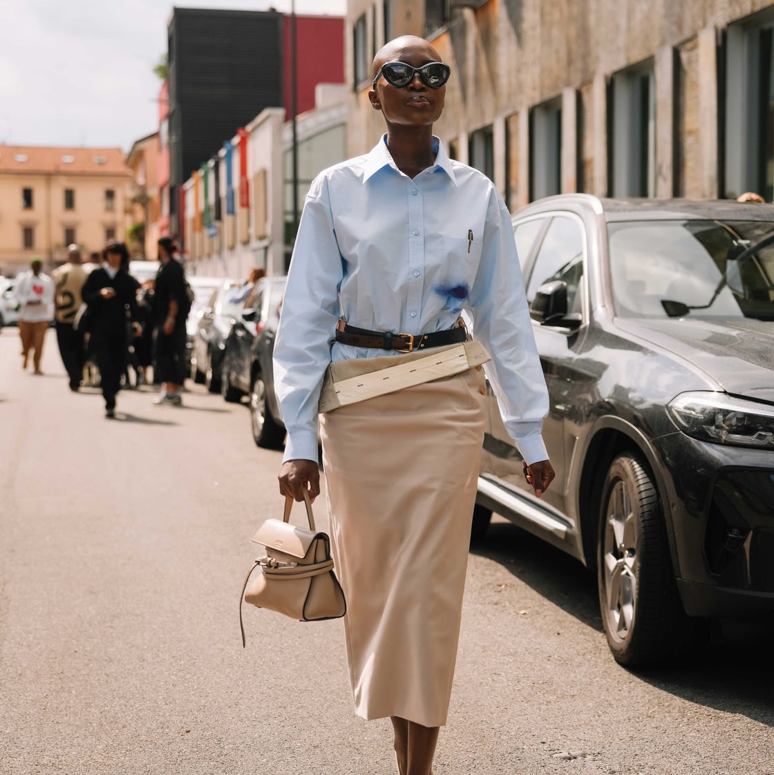 Beige Pencil Skirt and Light Blue Shirt Beige Pencil Skirt and Light Blue Shirt — Pencil Skirt Outfits