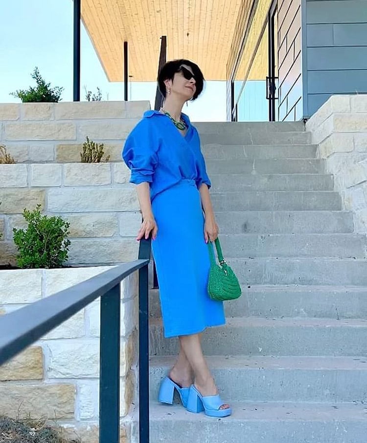 Bright Blue Pencil Skirt and Oversized Shirt Bright Blue Pencil Skirt and Oversized Shirt — Pencil Skirt Outfits