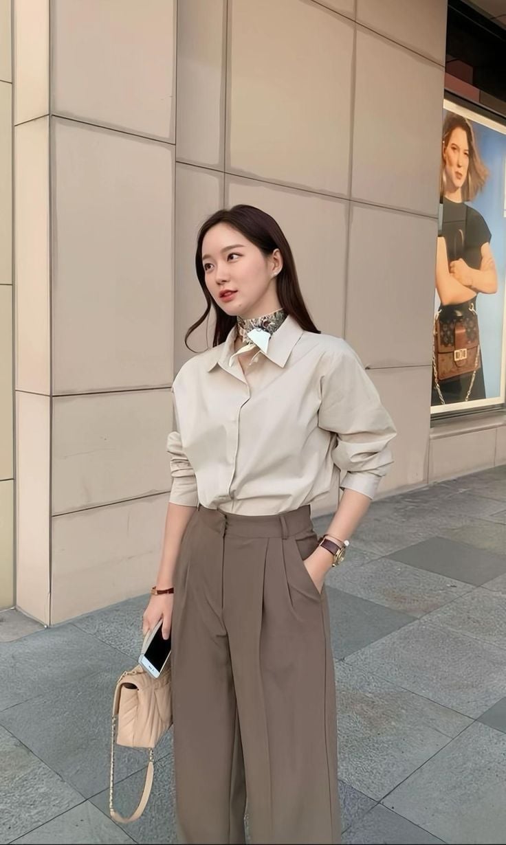 White Eyelet Tank with Navy Linen Wide-Leg Trousers — Photo Outfit
