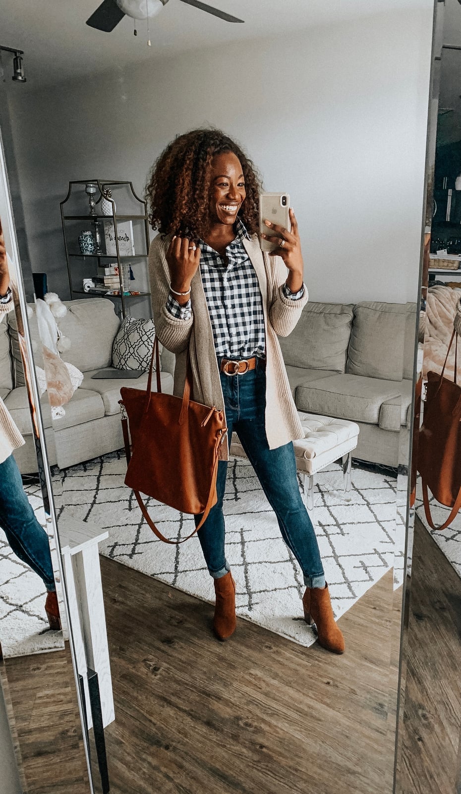 Beige Cardigan Over Gingham Shirt with Cuffed Jeans — Photo Outfit