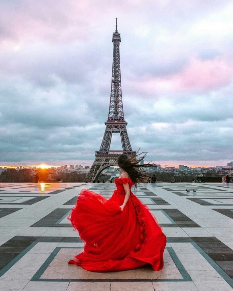 Voluminous Red Ballgown Dress for Photoshoots — Photoshoot Dress