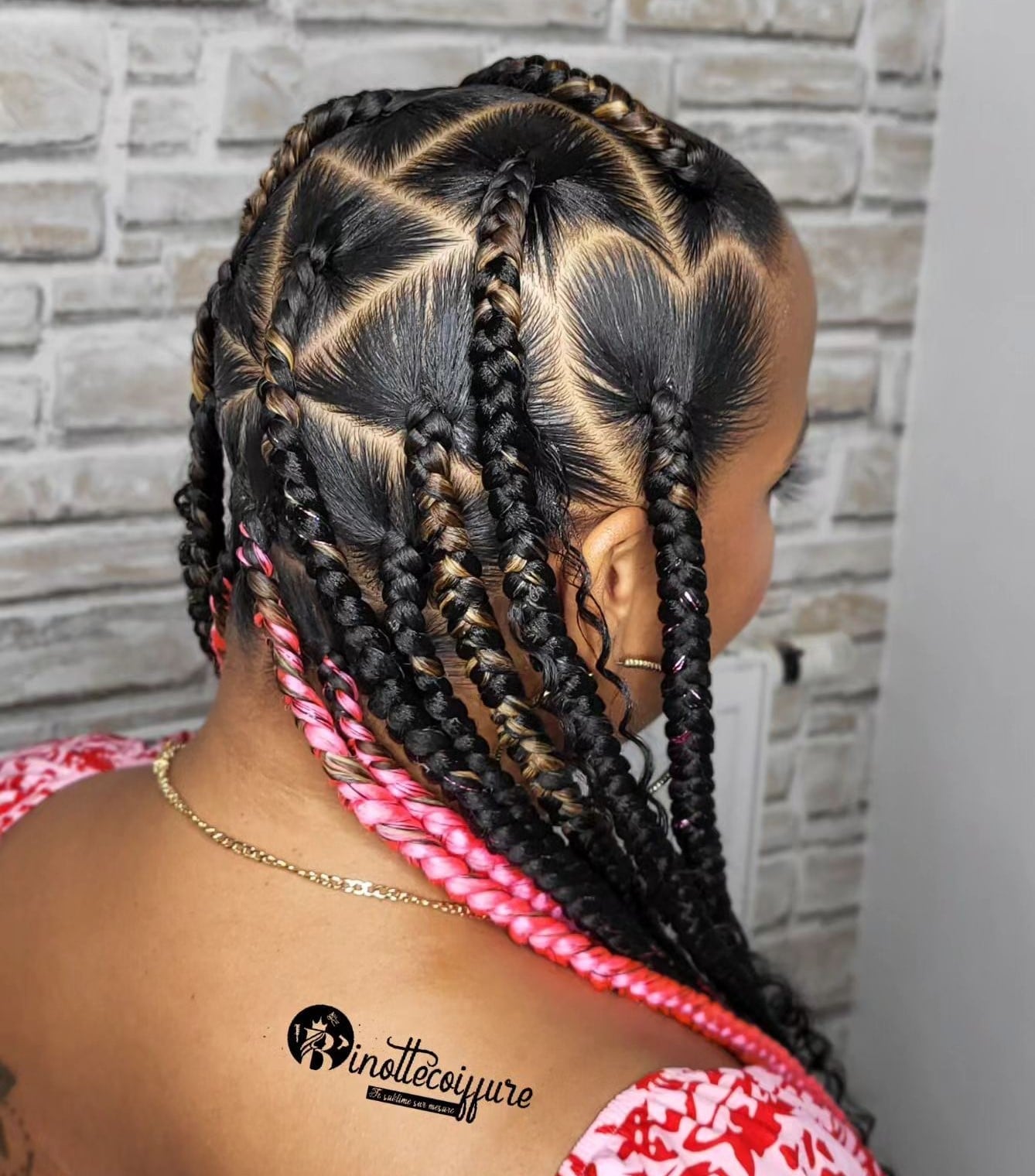 Box Braids With Geometric Parting and Pink Highlights — Pink Braids