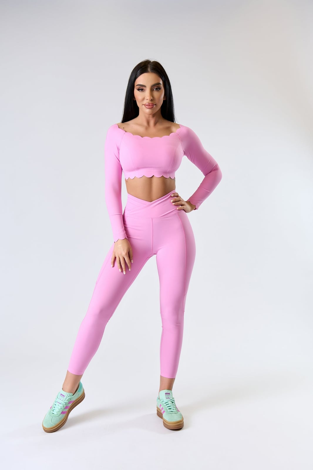 Pink Scalloped Top and Leggings With Mint Sneakers Pink Scalloped Top and Leggings With Mint Sneakers — Pink Leggings Outfit