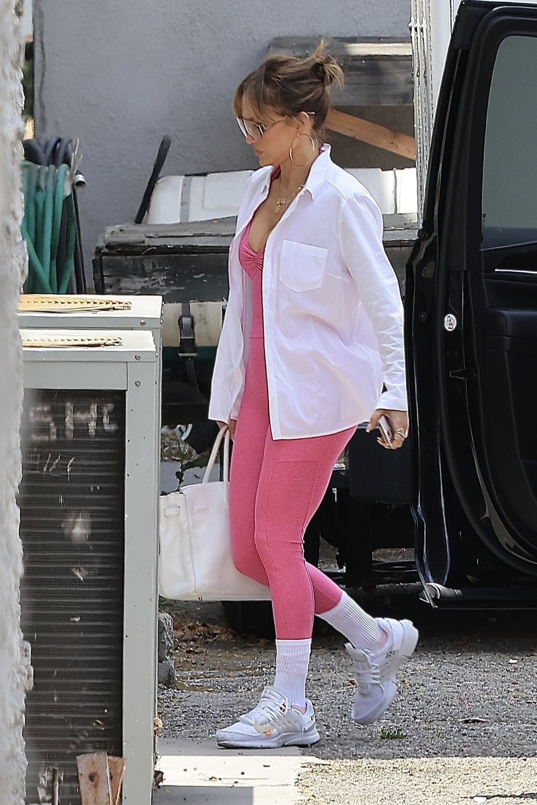 Bright Pink Textured Leggings With Oversized Shirt and White Tote Bag Bright Pink Textured Leggings With Oversized Shirt and White Tote Bag — Pink Leggings Outfit