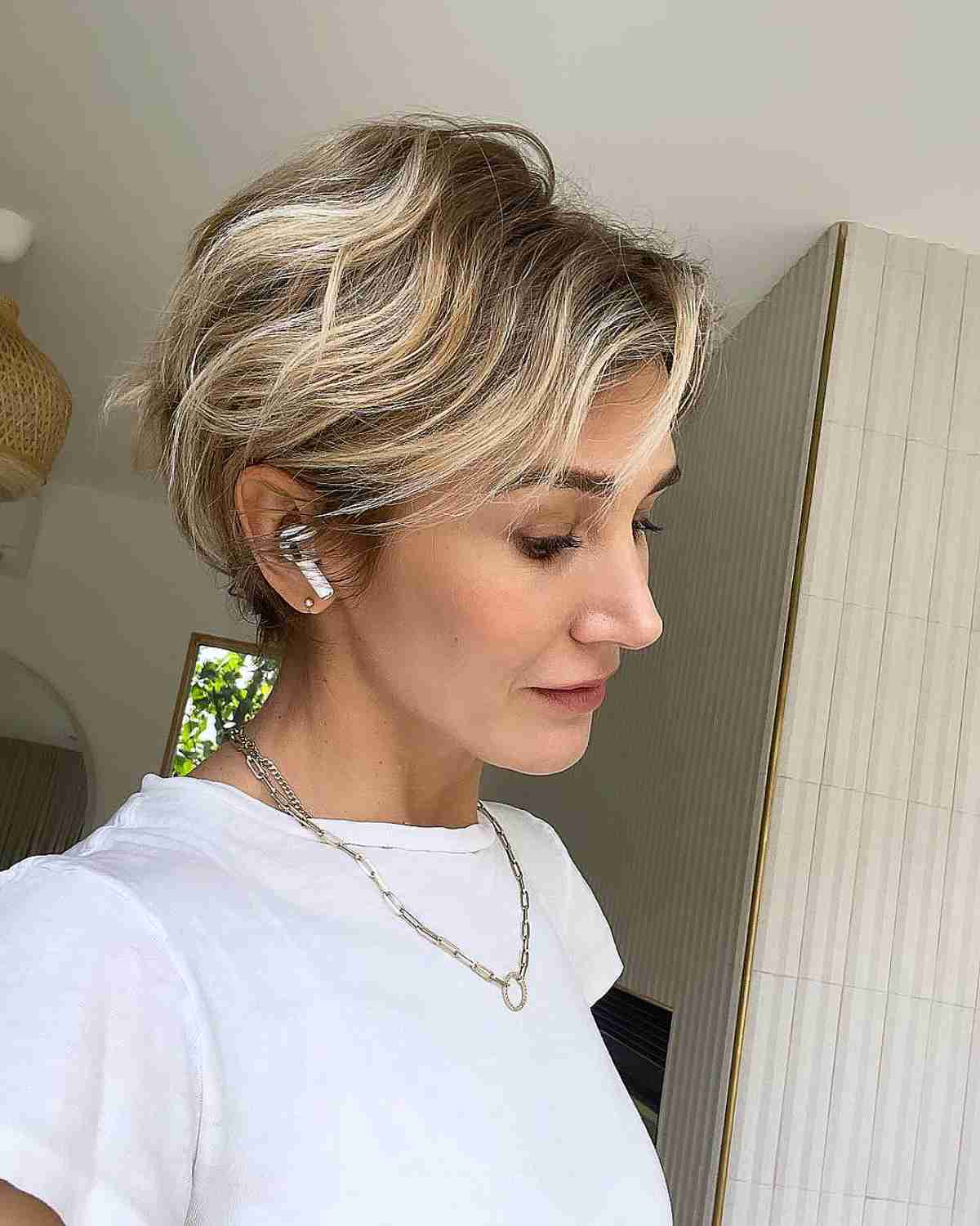 Ash Blonde Stacked Bob With Layers, Close-Up Take — Pixie Bob