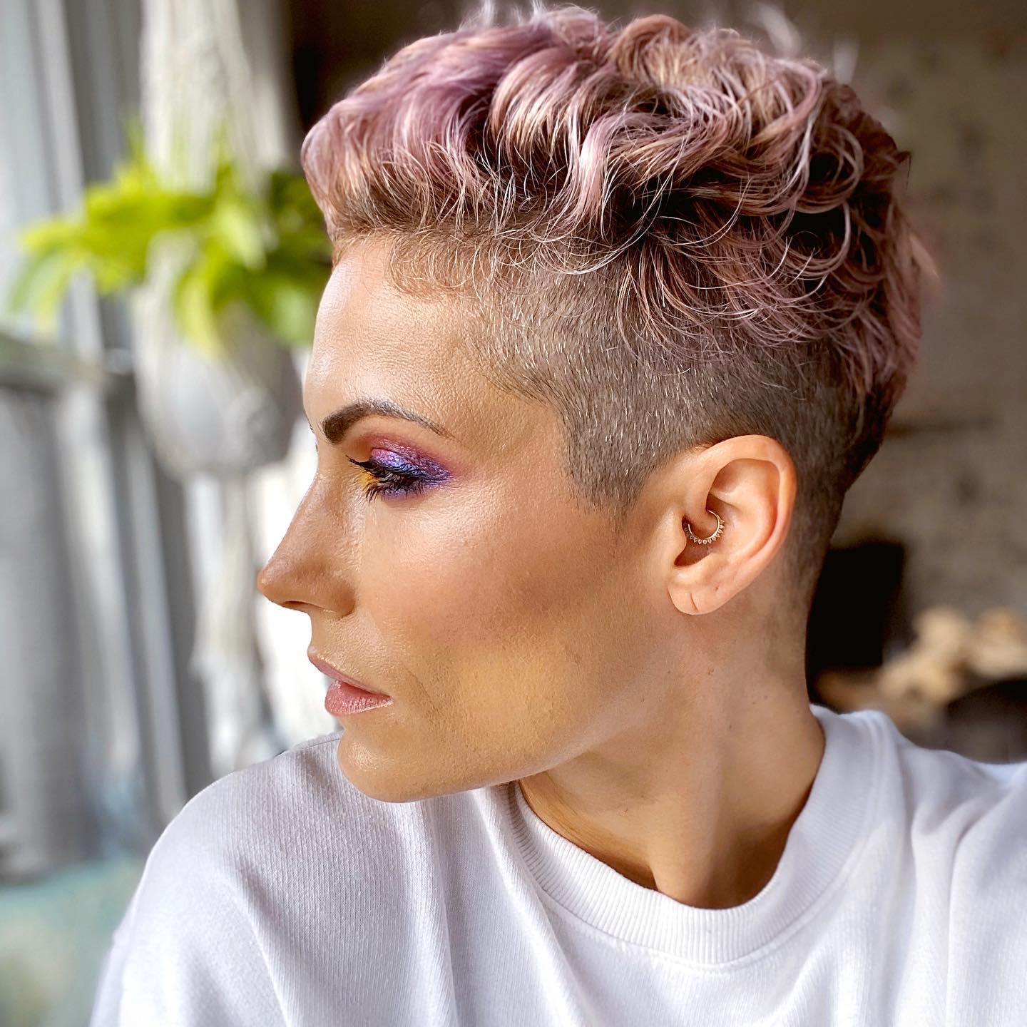Pinkish-Blonde Pixie With Undercut Pinkish-Blonde Pixie With Undercut — Pixie Cut Hairstyles